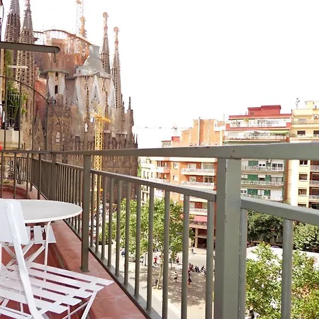 Gaudi Sagrada Familia Apartment Barcelona Exterior photo