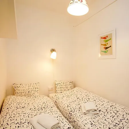 Gaudi Sagrada Familia Apartment Barcelona Exterior photo